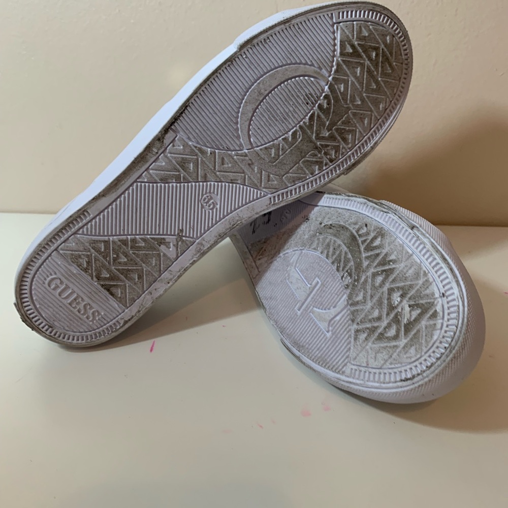 Guess Pacing 3 White/Rainbow Stitching Lace Up Classic Sneakers - Picture 4 of 9